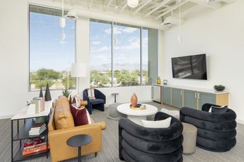Wifi lounge and co-work space